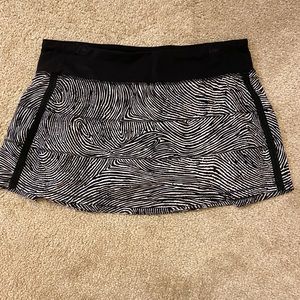 Lululemon thumbprint seawheeze skirt, sz 10